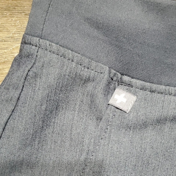 Figs Gray Scrub Pants with Tapered Leg Design Tie Waist - Picture 4 of 10